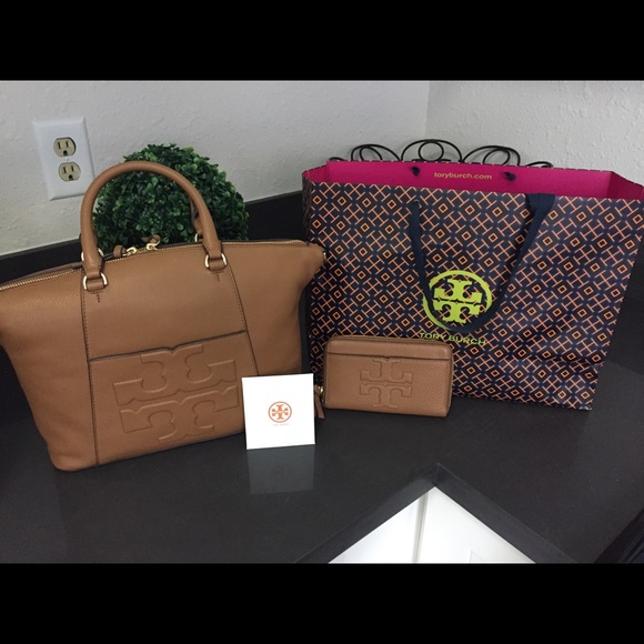 Tory Burch ••• SOLD•• - Picture 1 of 4